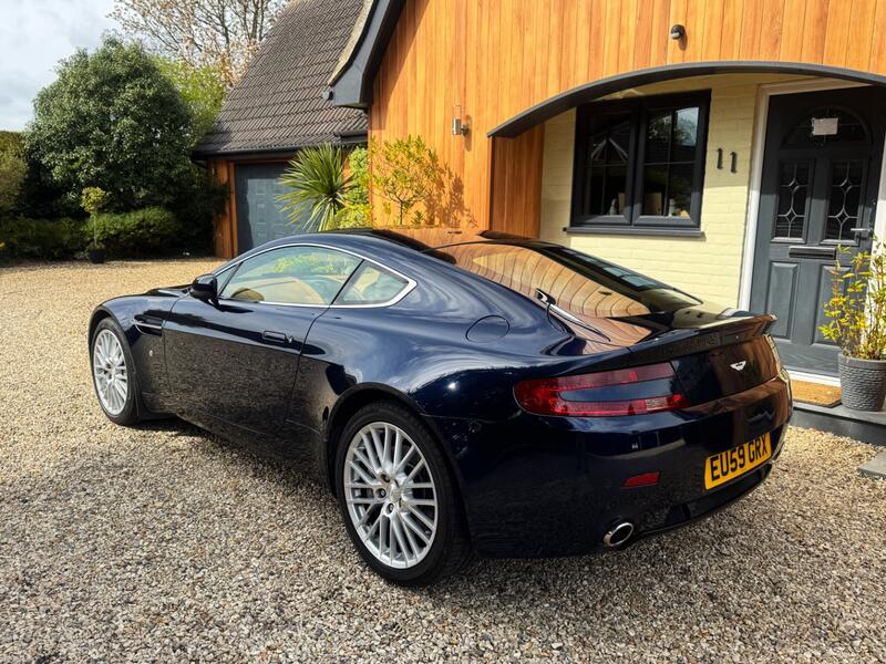 ASTON MARTIN VANTAGE