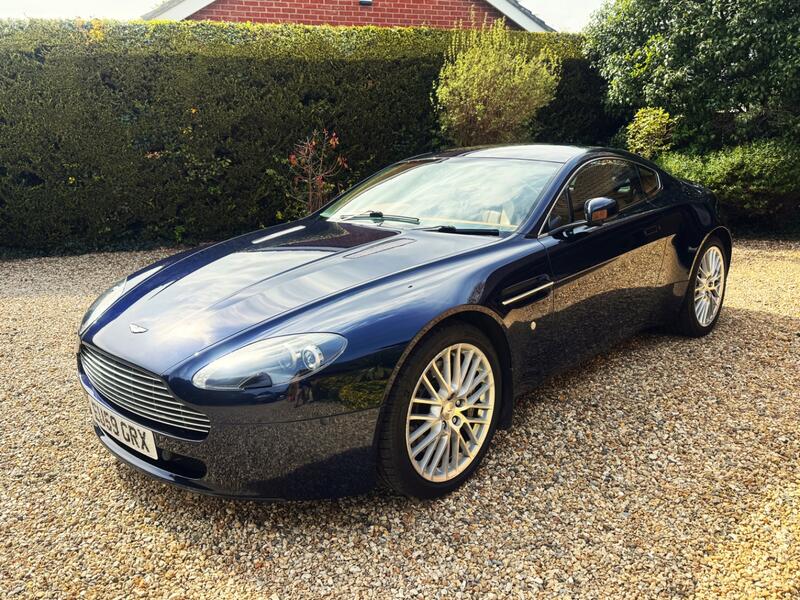 ASTON MARTIN VANTAGE