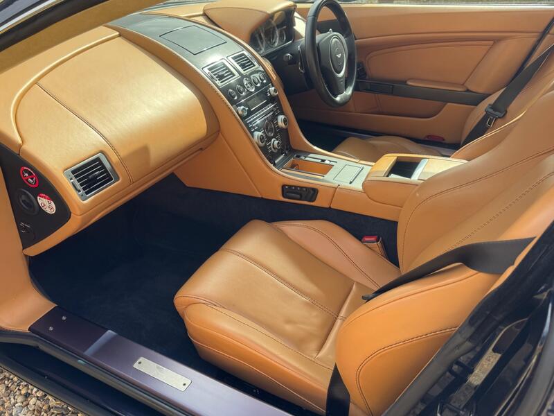 ASTON MARTIN VANTAGE