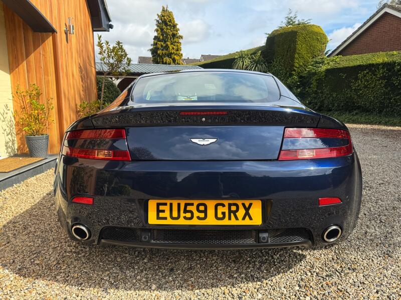 ASTON MARTIN VANTAGE