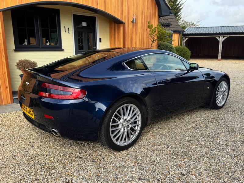 ASTON MARTIN VANTAGE